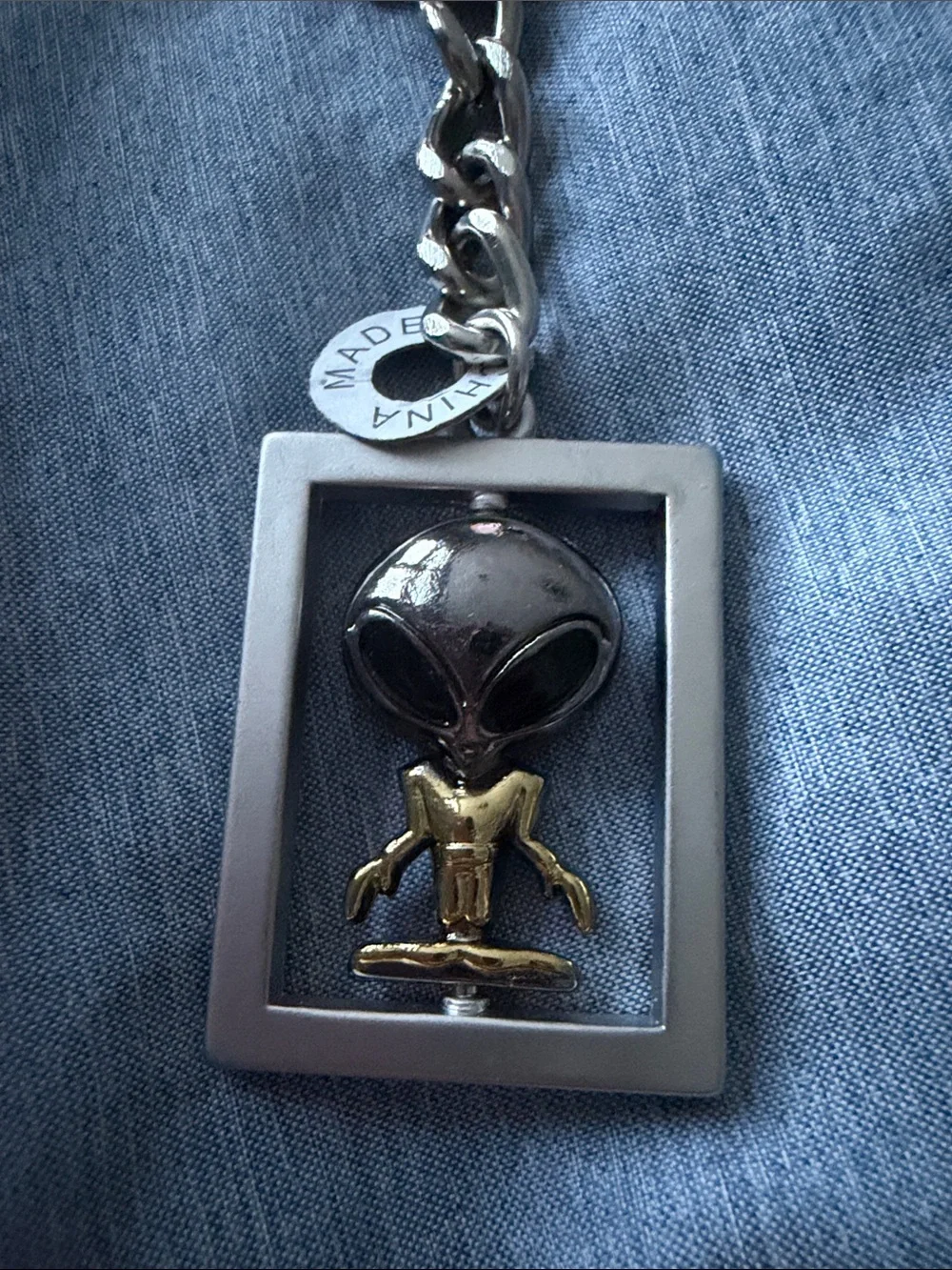 Alien swivel keychain